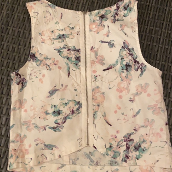 Floral top - Picture 2 of 3